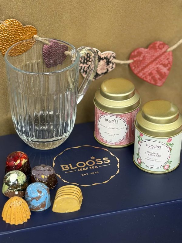 Valentijnspakket in luxe cadeauverpakking met bonbons